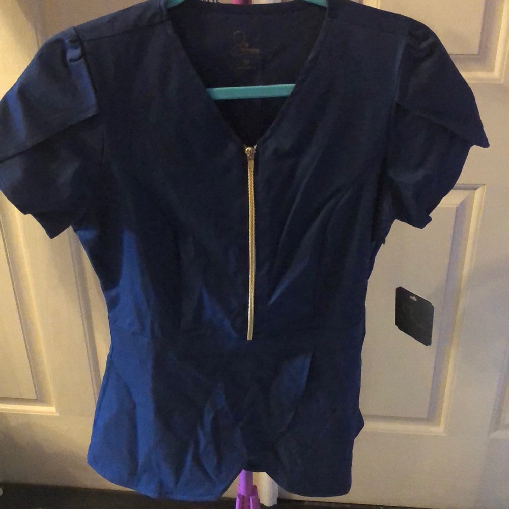 This is a navy Jaanu Tulip scrub top